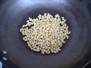 盐水黄豆的做法 步骤2