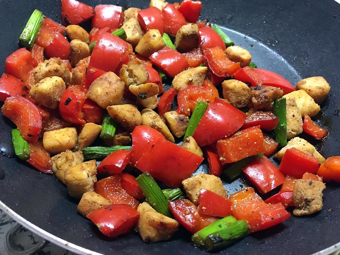 彩椒炒鸡丁