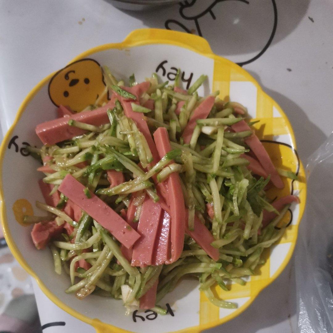 金针菇黄瓜拌火腿