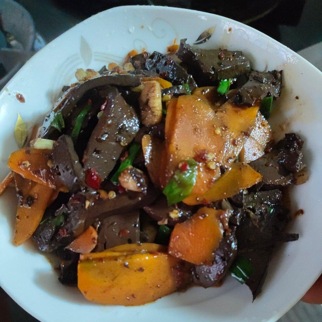 青蒜胡萝卜炒鸭血