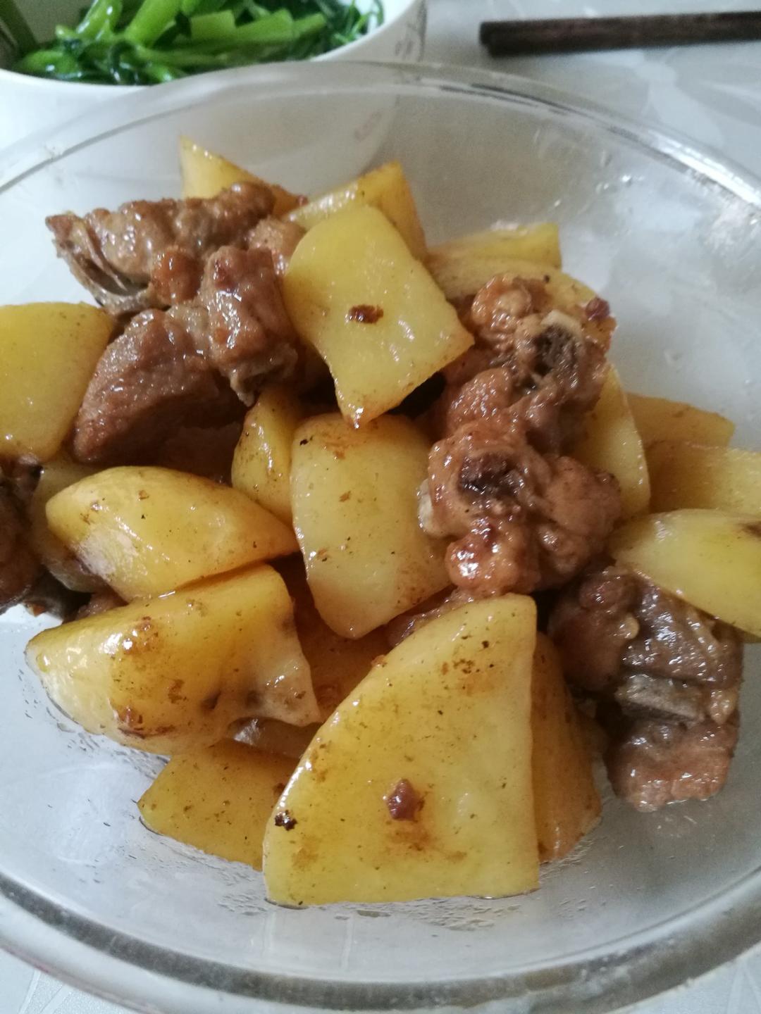 川味土豆烧排骨