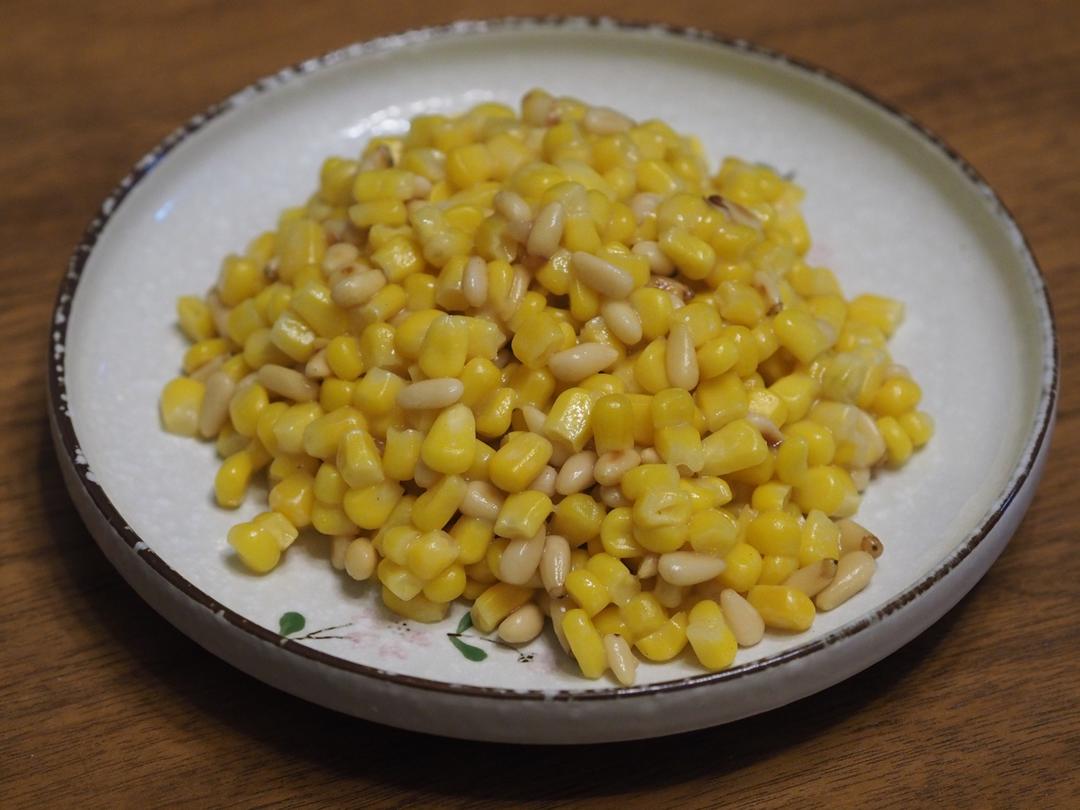 复古牛小牛做的奶香松仁玉米