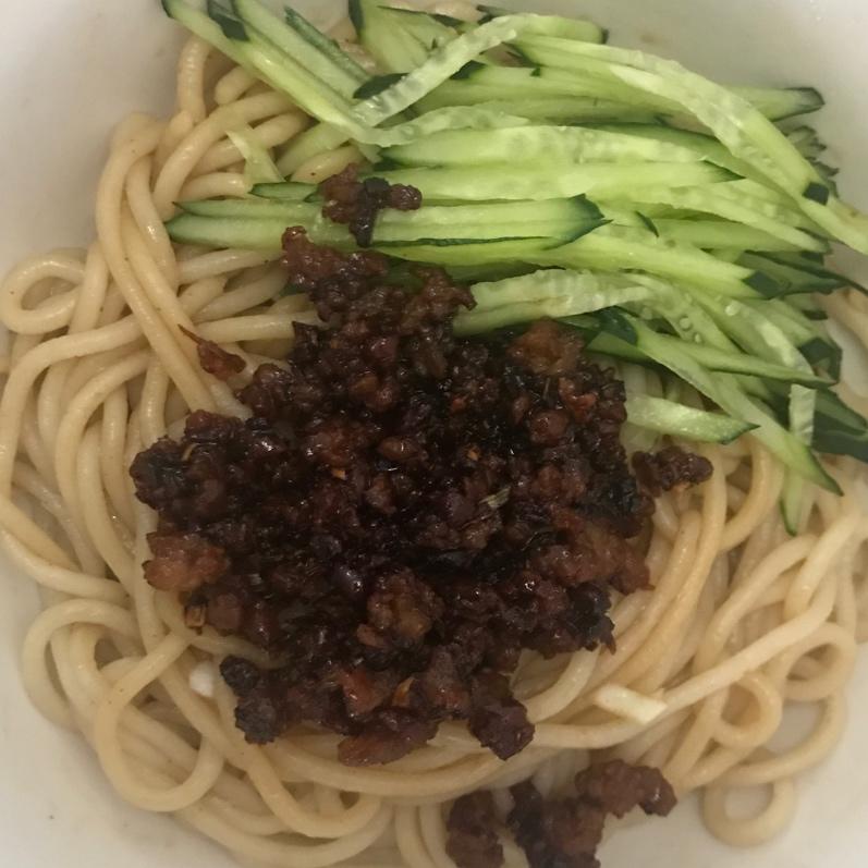 这碗面吃了会上瘾 / 手工肉臊子拌面