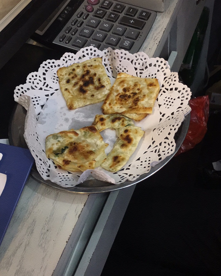 小馄饨皮葱油饼