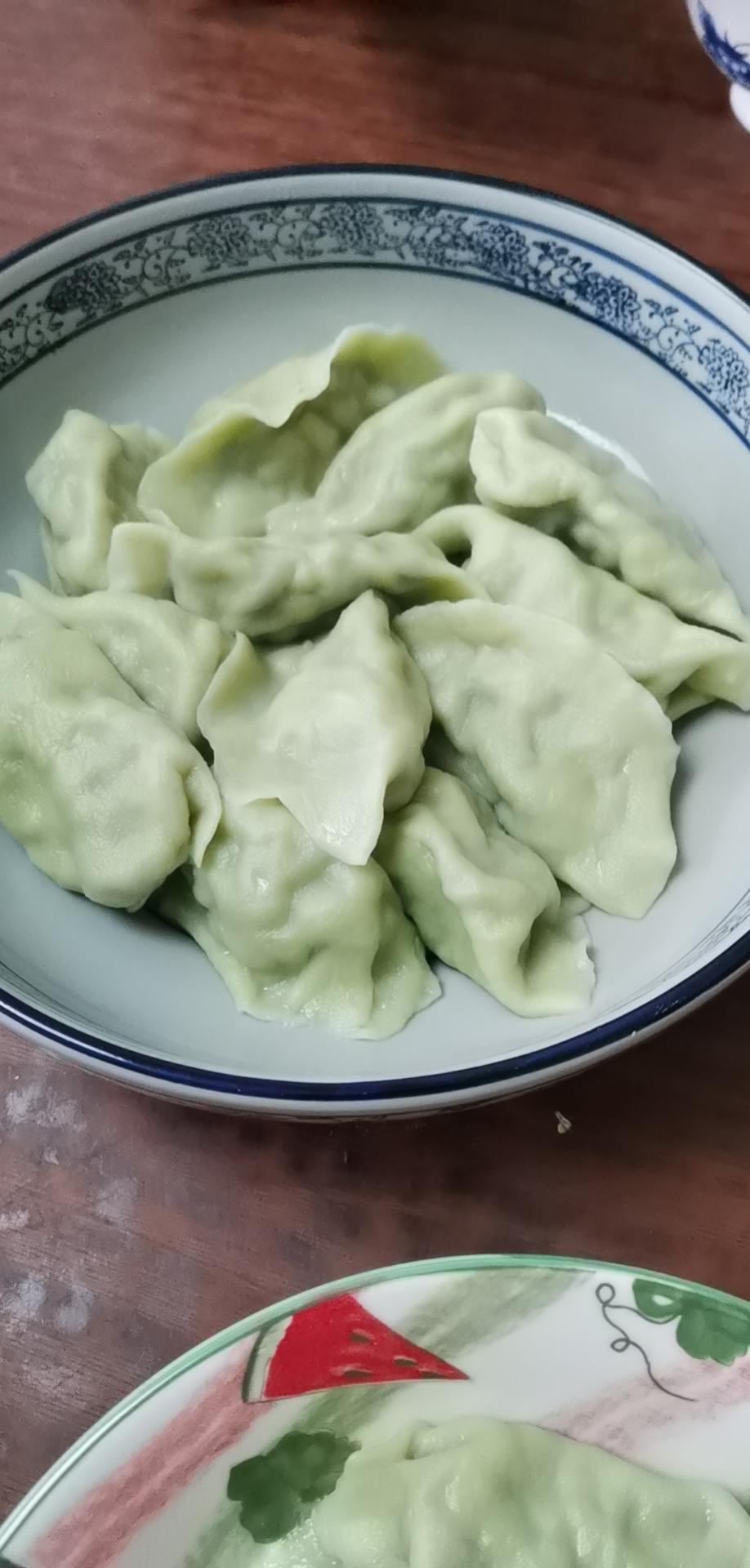 各种馅的饺子    面  芹菜馅   酸菜馅，  牛肉馅  芹菜辣椒  西红柿虾仁  饺子配菜  三鲜馅儿  辣椒馅   佛手香菜馅   辣椒芹菜馅饺子  辣椒香菜芹菜馅饺子  酸菜油梭子   茼蒿八爪鱼肉馅