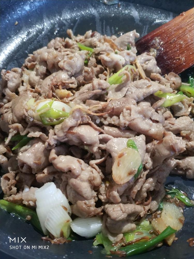 回味无穷的葱爆孜然羊肉