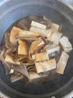 超级简单的平菇炖豆腐的做法 步骤7