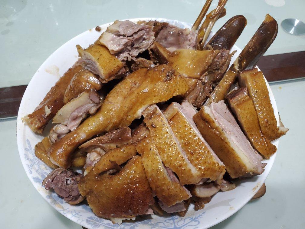 歪歪吃吃吃做的黄豆酱秘制卤鸭