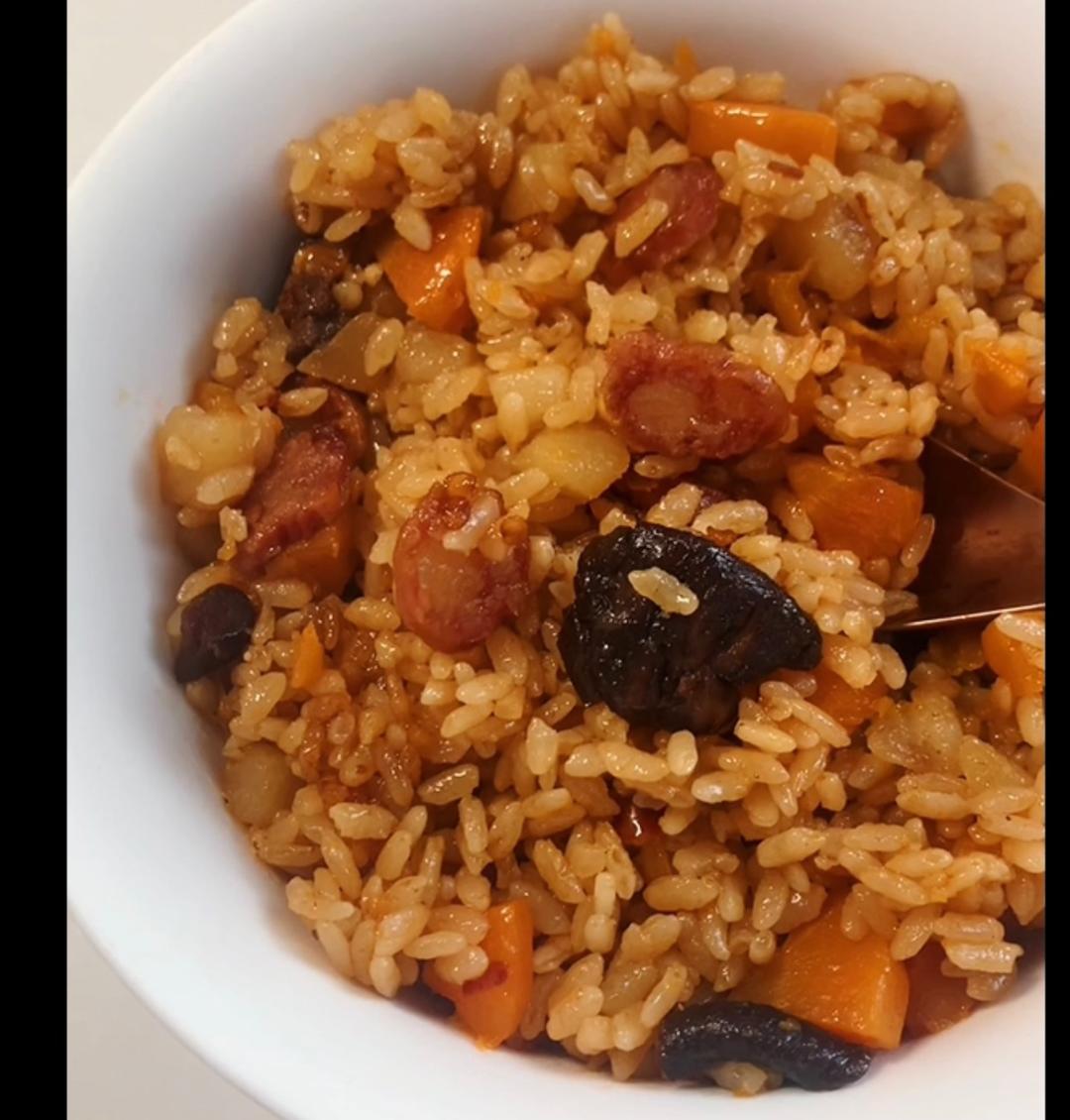 腊肠土豆焖饭