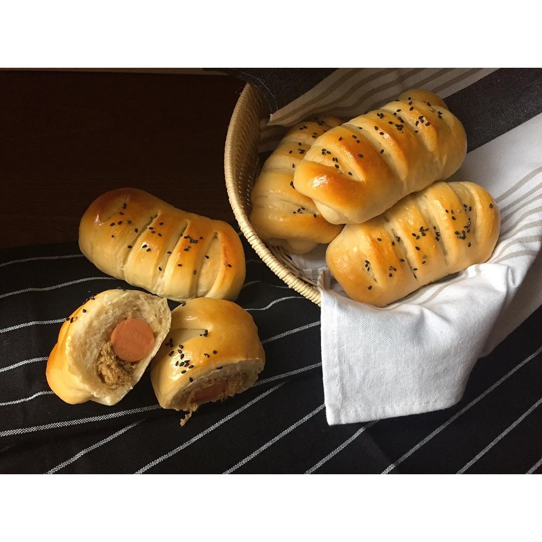 肉松肠仔包