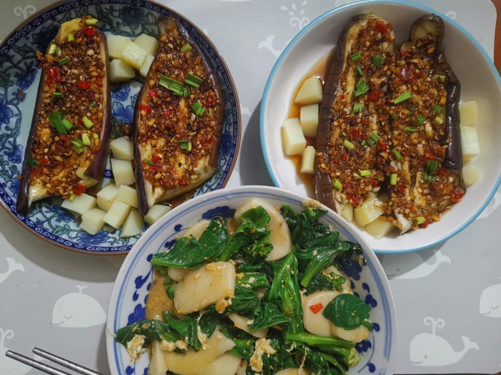 做菜太热，懒宝贝接着10分钟快手算你狠的蒜泥蒸茄子