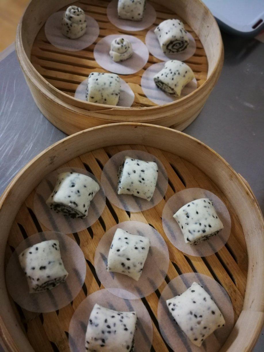 小美黑芝麻馒头