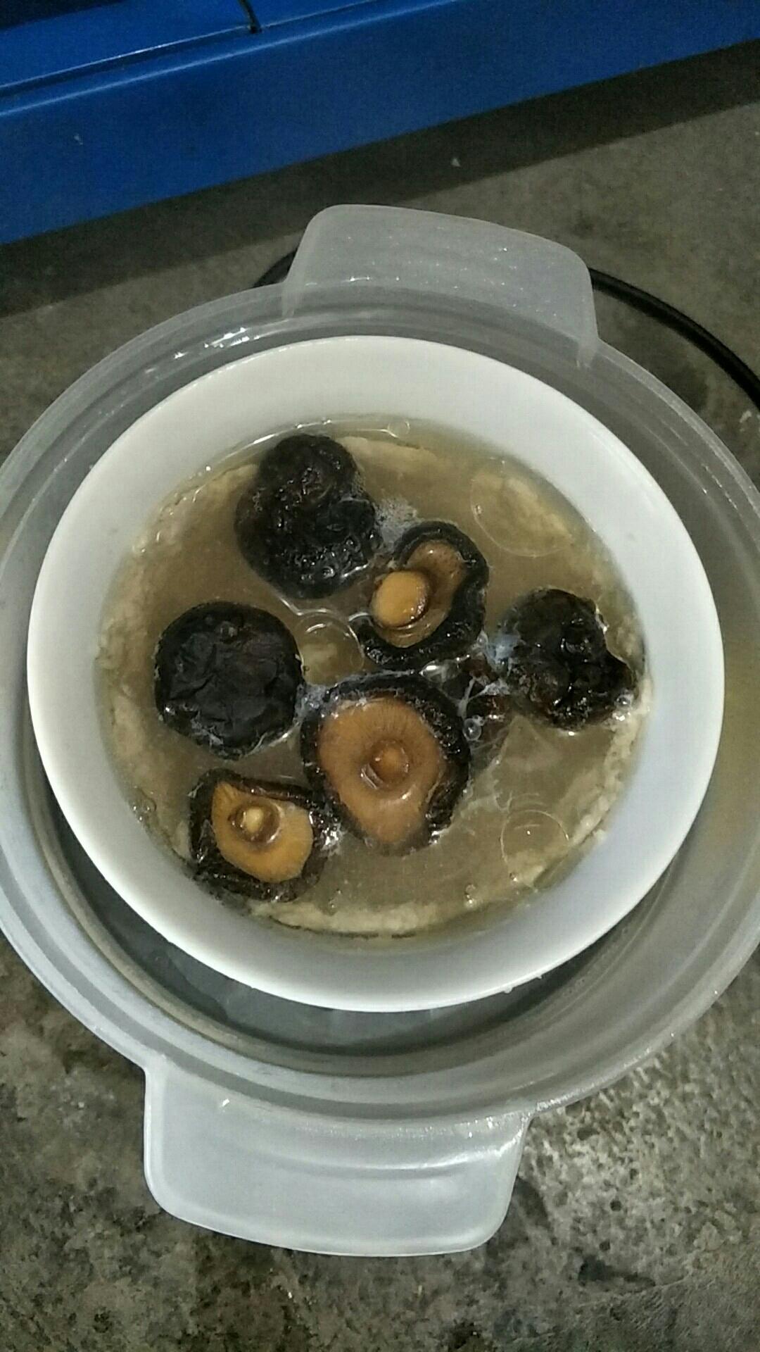 香菇鸡蛋肉饼汤的做法