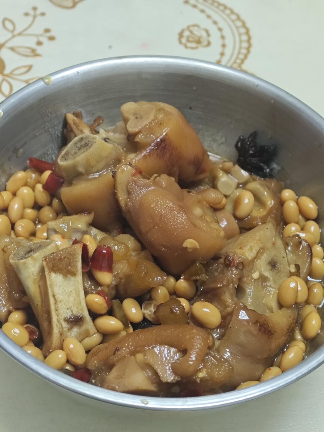 流口水的黄豆炖猪蹄