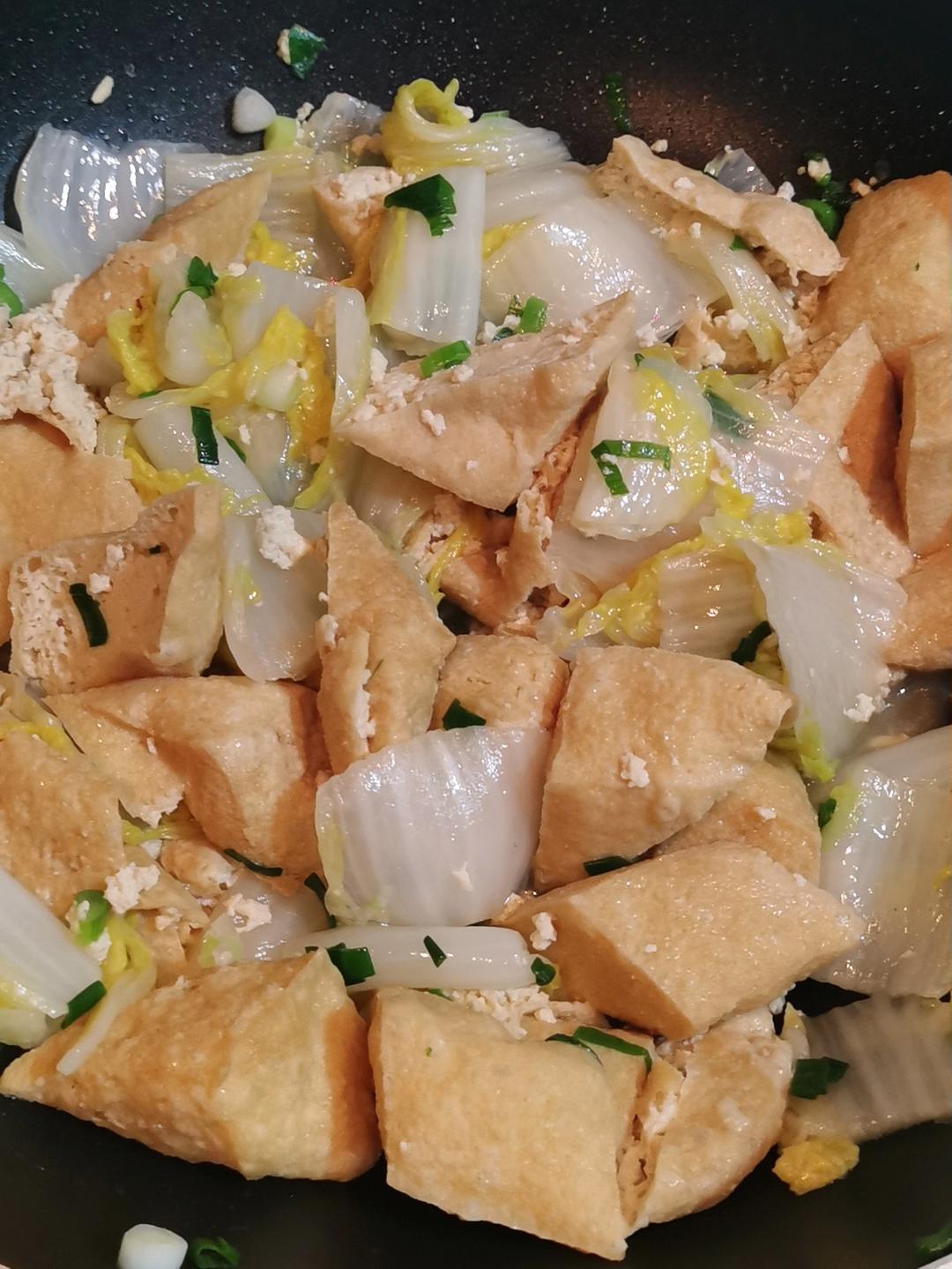 好吃到连汤汁都不剩的白菜焖豆泡，给肉都不换