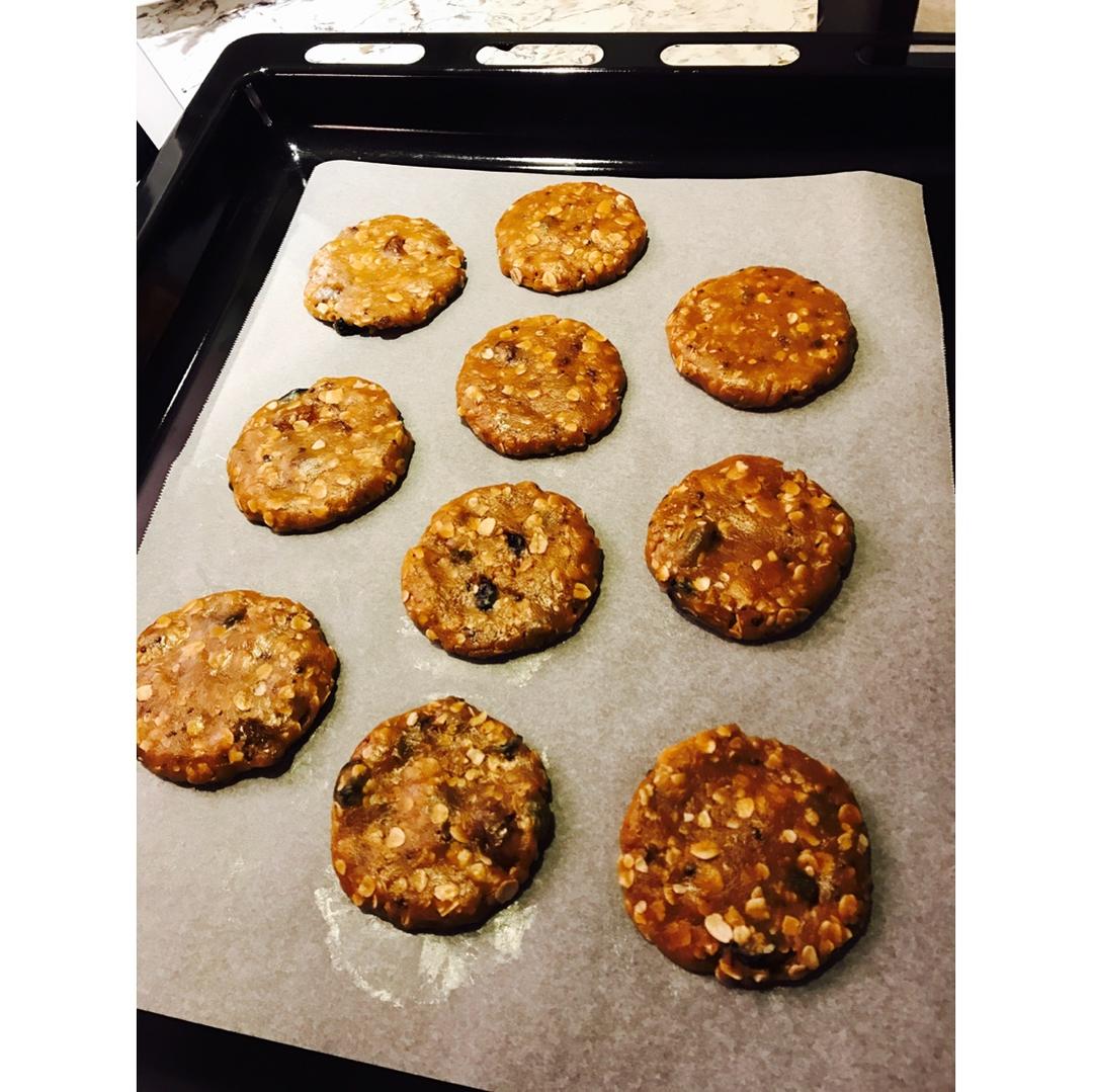 燕麦葡萄干饼干