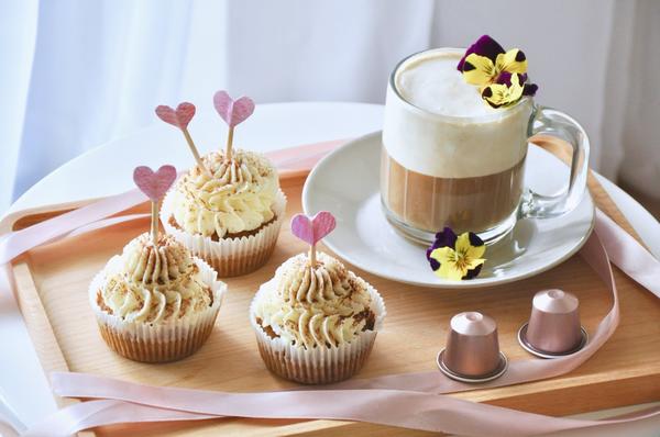 【视频】提拉米苏 Cupcakes + 奶盖拿铁