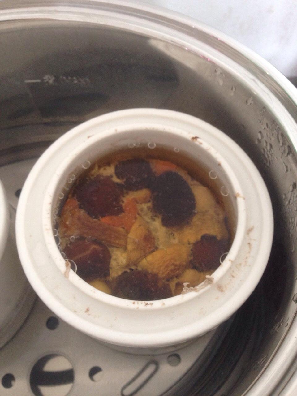 菌菇莲子枸杞瘦肉汤