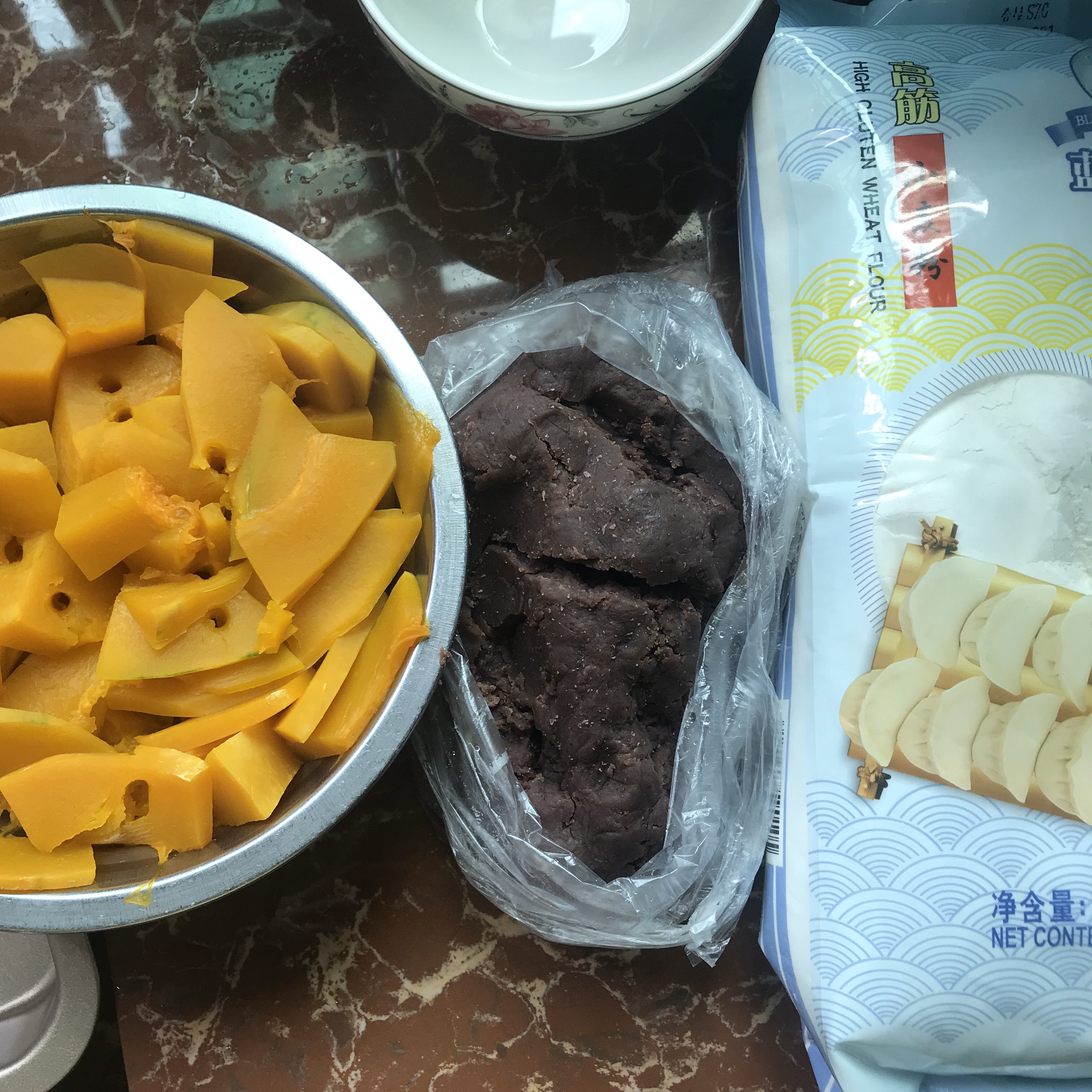 南瓜红豆包（没有称材料，一切适量，成功啦）的做法 步骤1