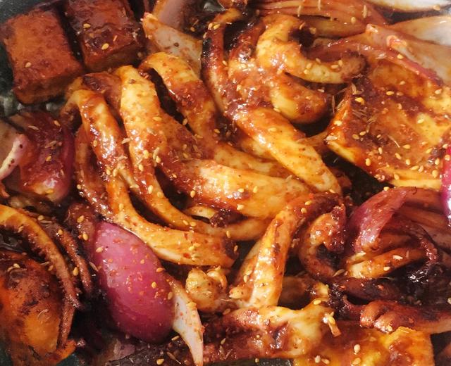 平底锅烤鱿鱼🦑 随便加配菜都好吃😋的做法