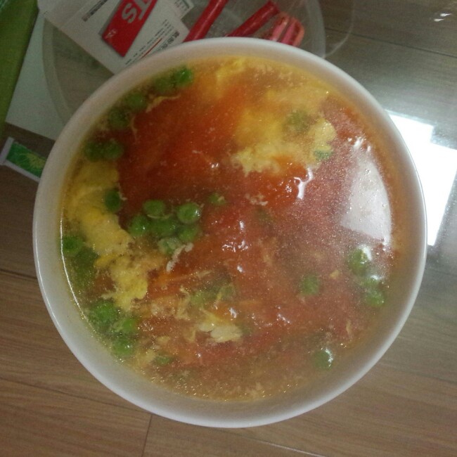 蛋卷儿-1做的豌豆番茄蛋花汤