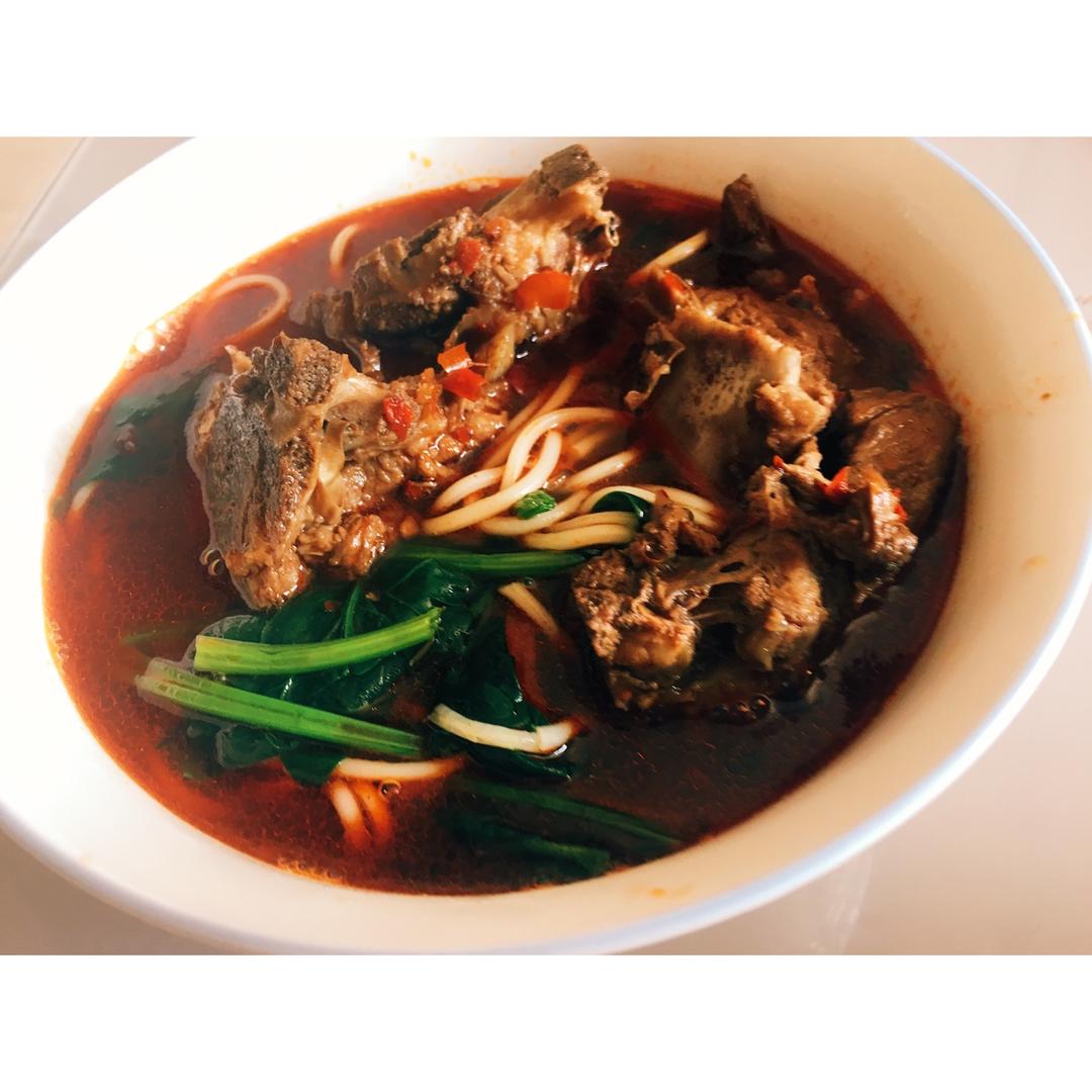 有个太熊猫做的麻辣排骨面