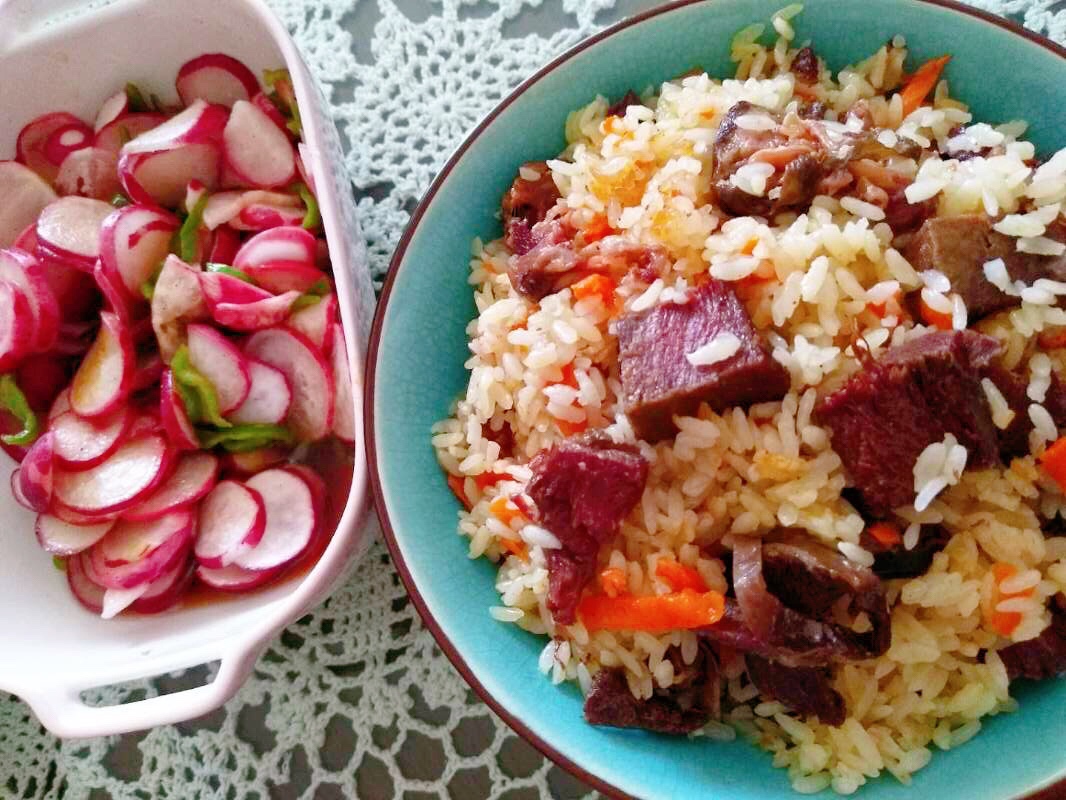 新疆抓饭，熏马肉抓饭电饭锅版简单快捷的做法