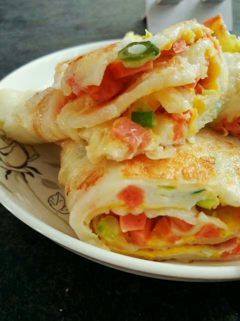 火腿肠葱花鸡蛋饼