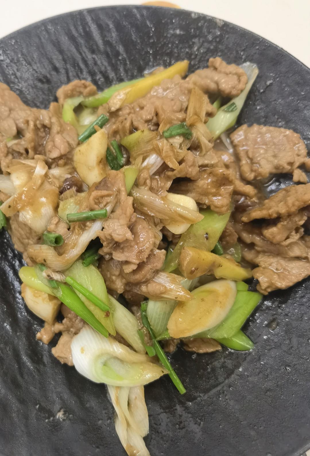 葱香浓郁的葱爆牛肉