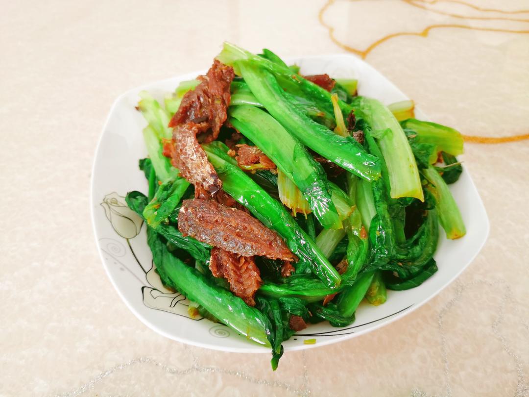 快手豆豉鱼炒油麦菜的做法