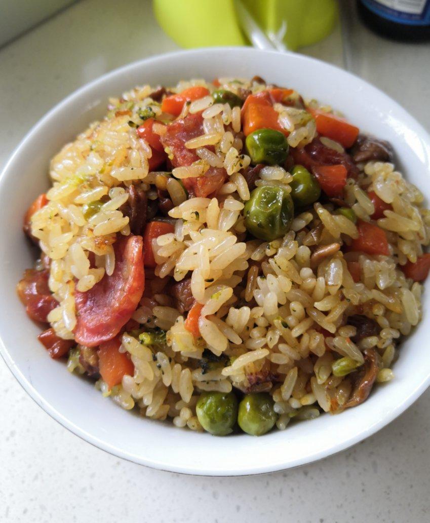 懒人必备～电饭煲腊肠焖饭