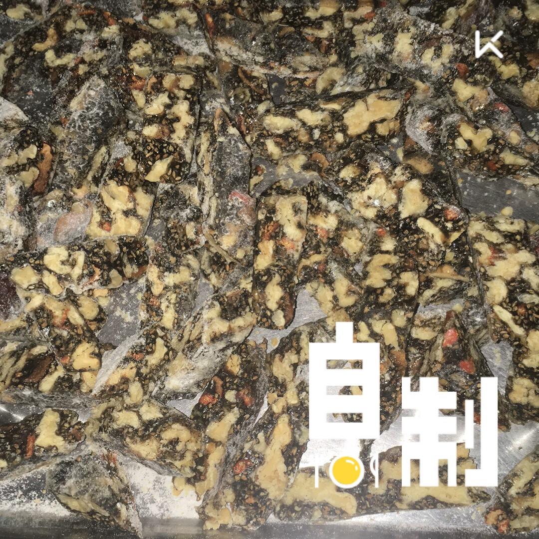 红枣核桃黑芝麻糕