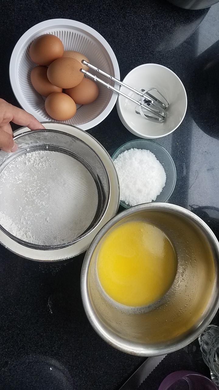 电饭锅水果奶油海绵蛋糕的做法 步骤1