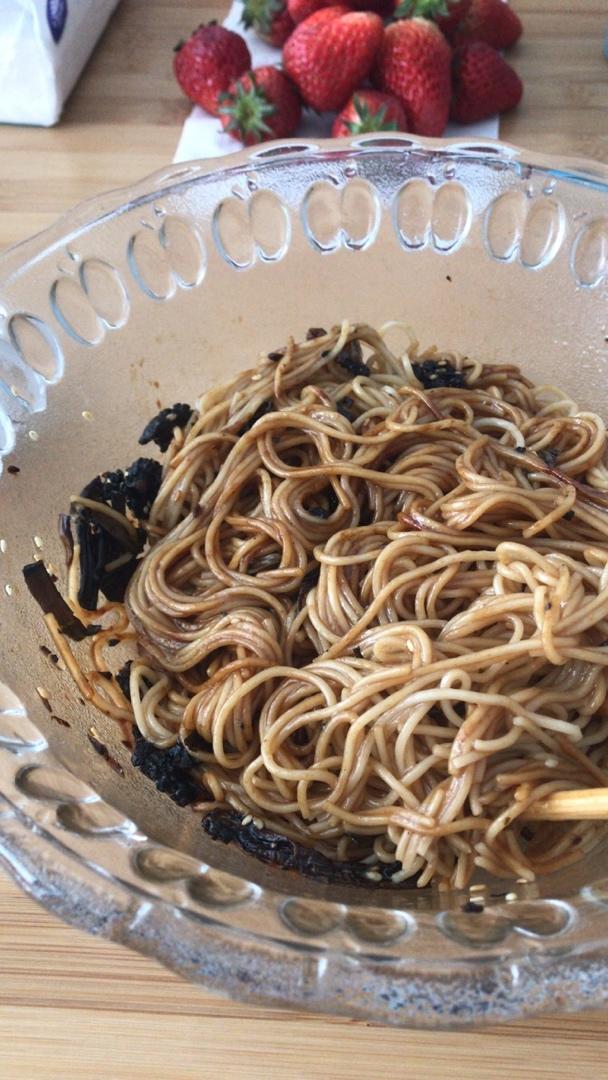 10分钟搞定的一碗葱油拌面