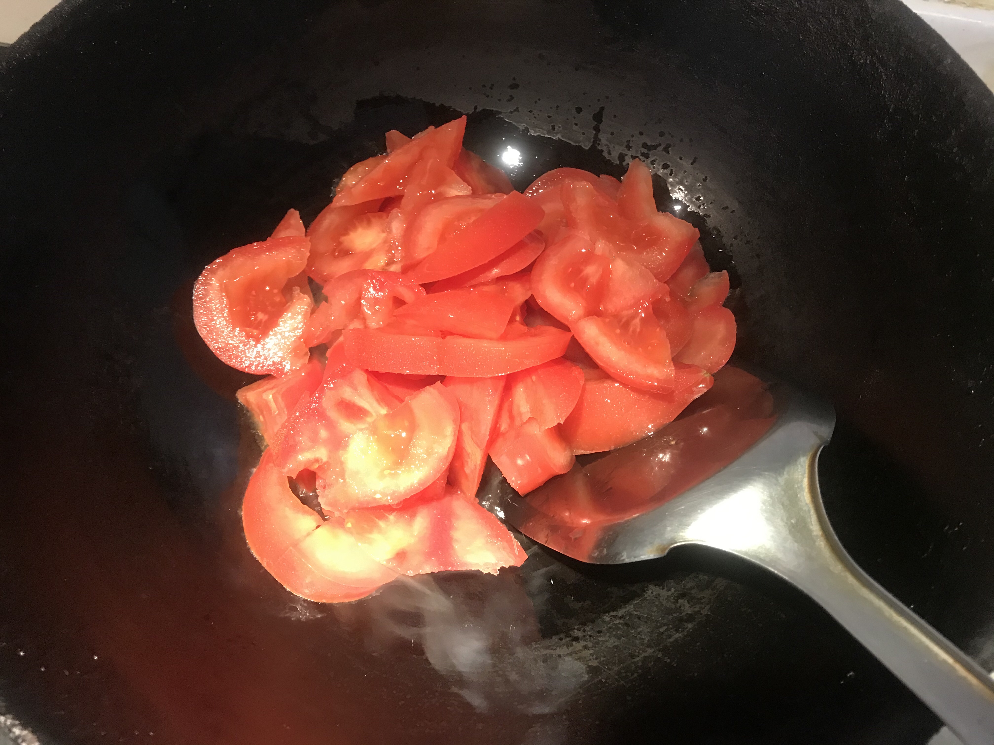 西红柿炒洋白菜的做法 步骤3