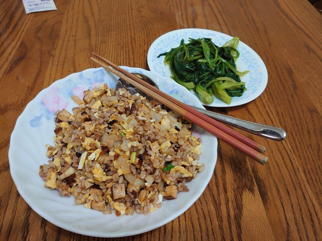 樱花虾酱油炒饭