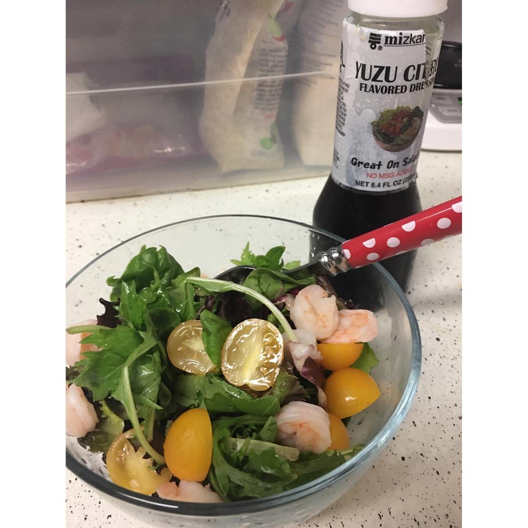 青柠牛油果大虾色拉