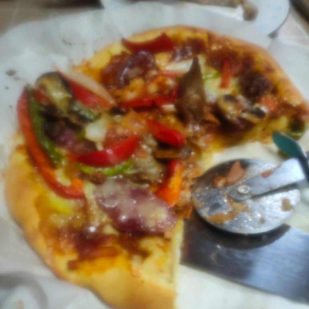 含宣软饼皮做法、自己在家也能做出馅料十足、超拉丝的美味诱人披萨