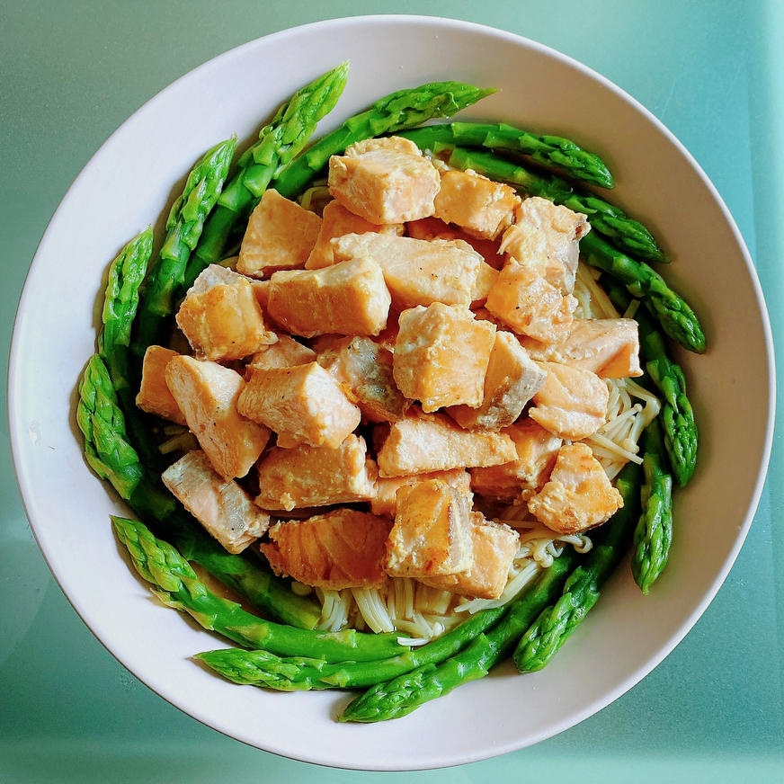 三文鱼金针菇卷