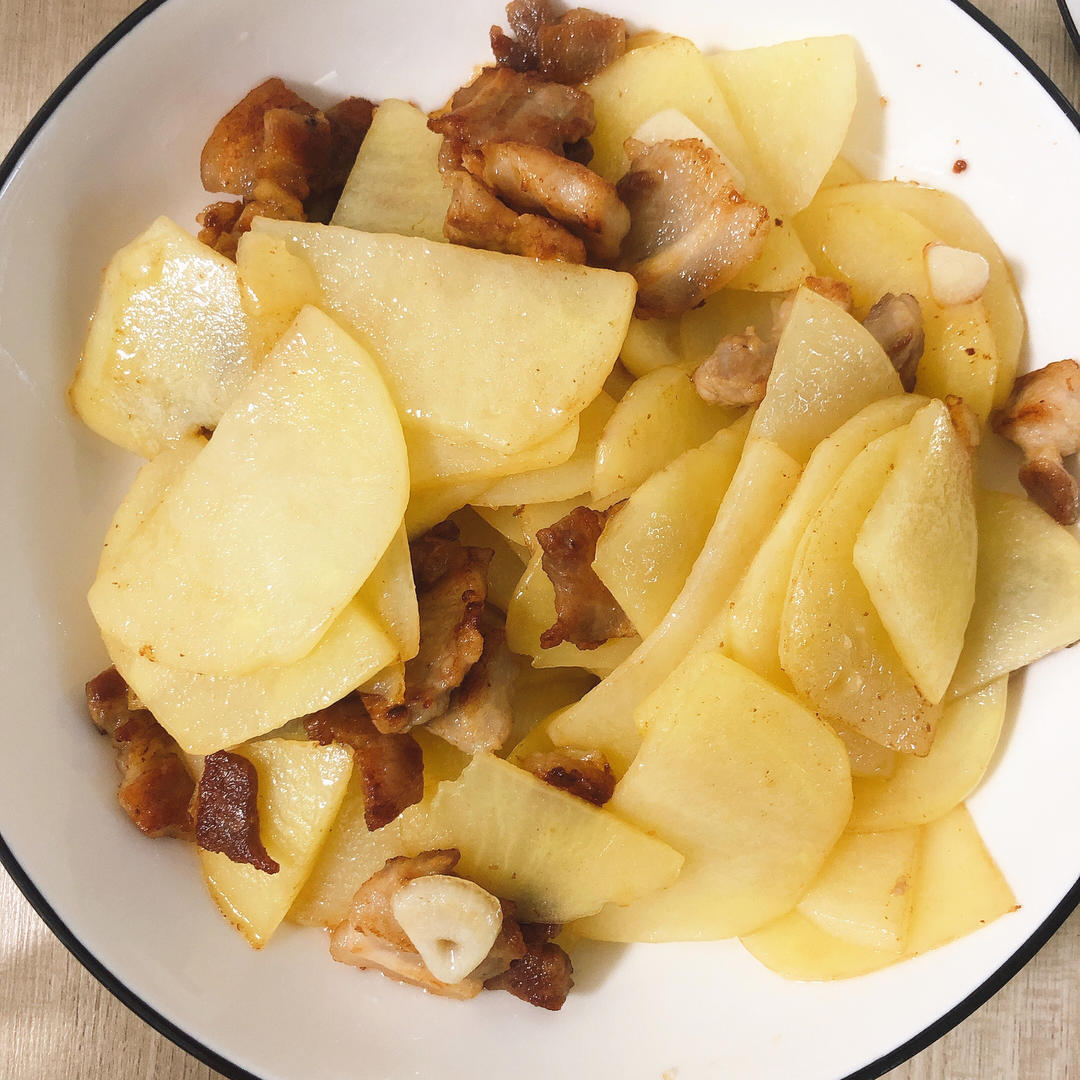 五花肉干煎土豆