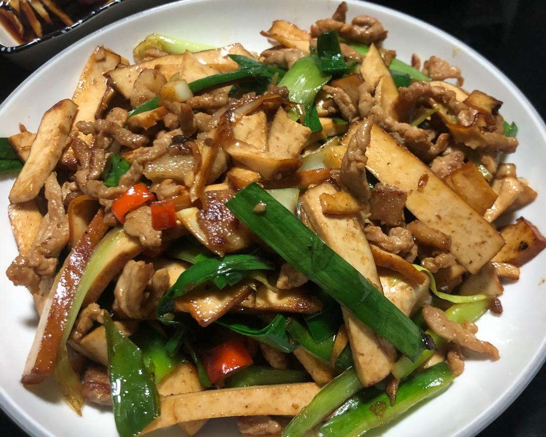 巨下饭的蒜苗豆干炒肉