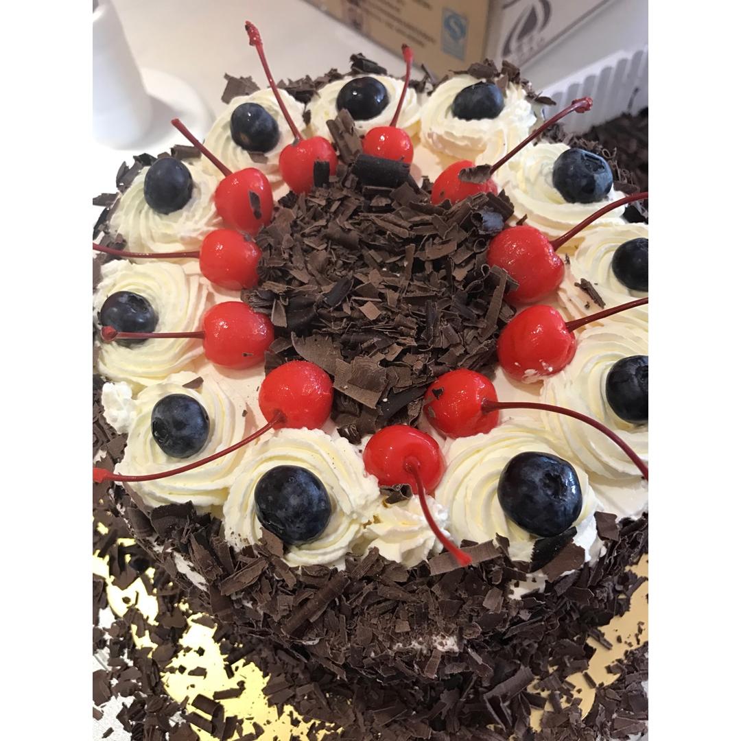 黑森林蛋糕（如何刮出大朵巧克力屑）