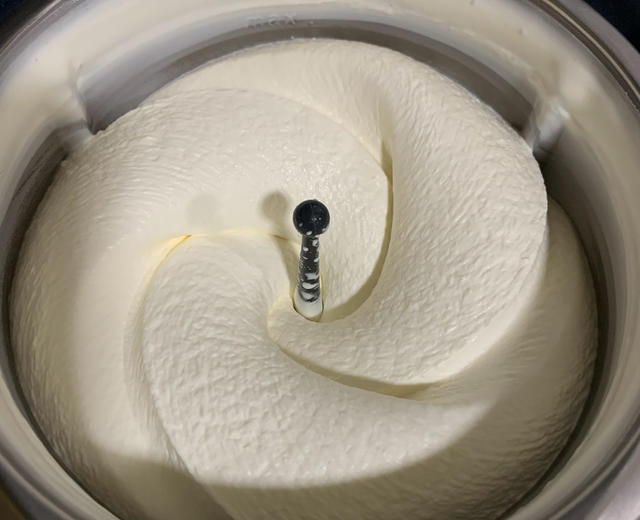 小美打发奶油的做法