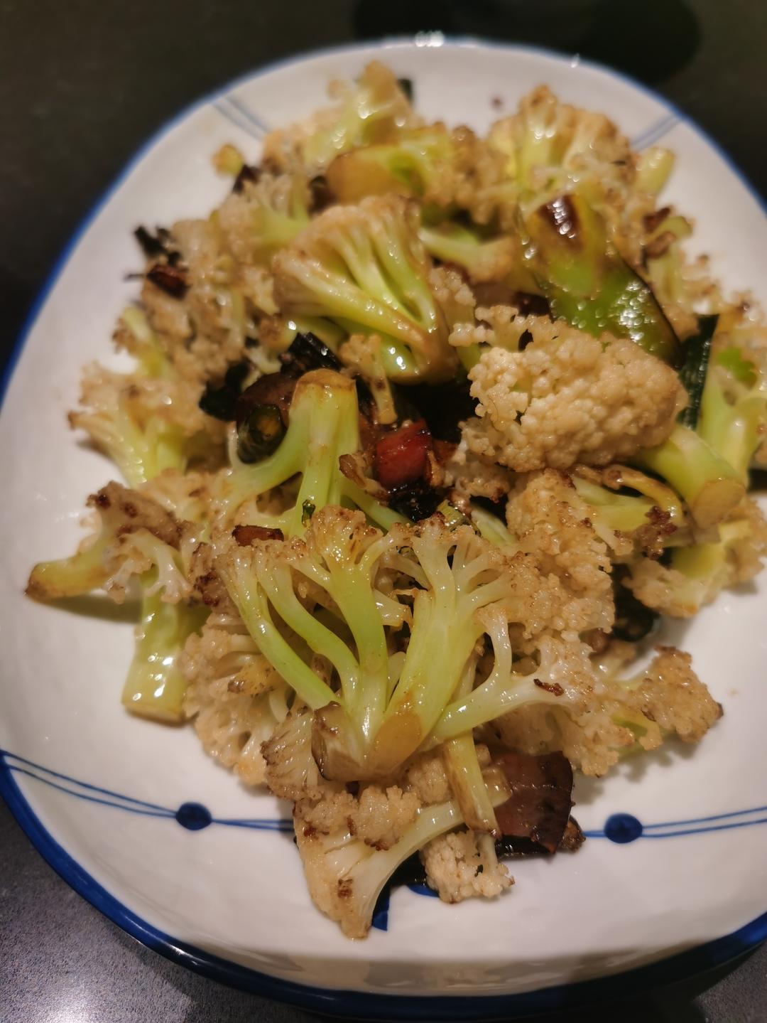 腊肉腊肠炒有机花菜