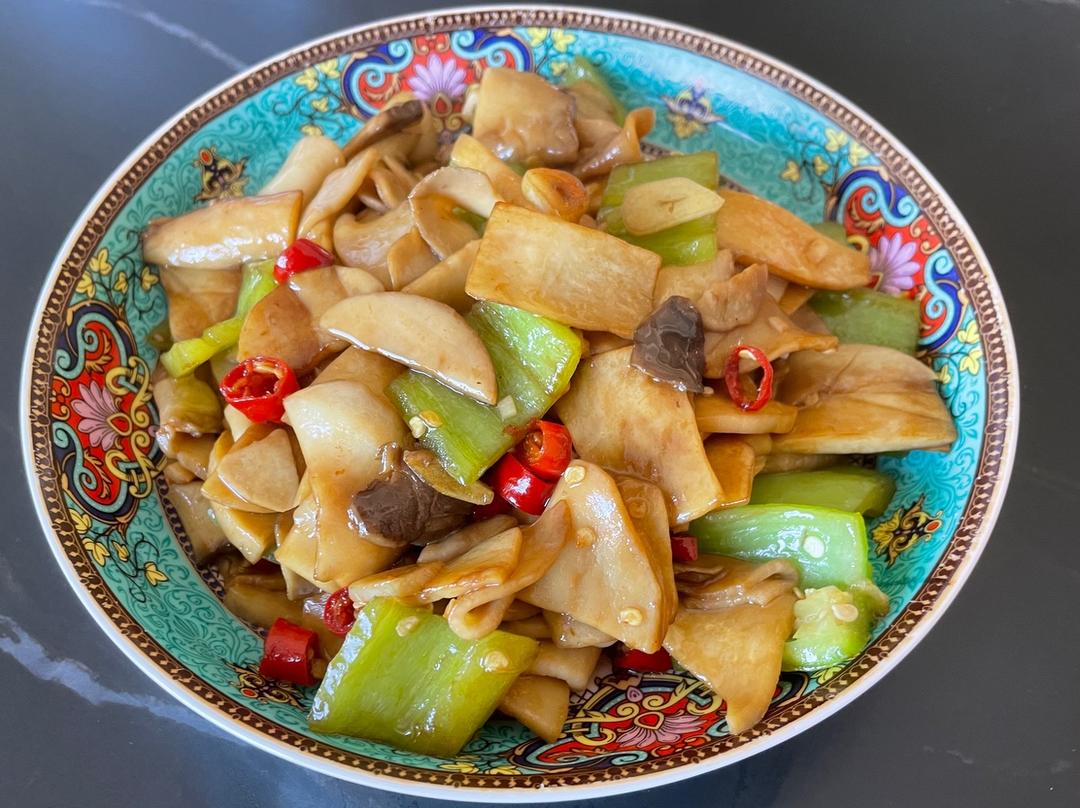 炒杏鲍菇，很有鲜味噢的做法