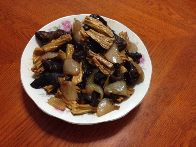 洋葱木耳炒腐竹