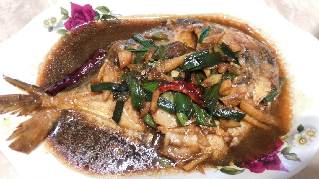 传统中式红烧平鱼