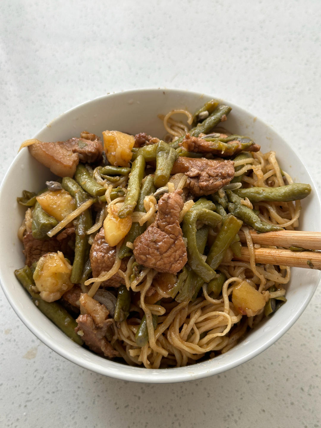 教你一种面条的新吃法,不用煮不用炒！五花肉豆角焖面