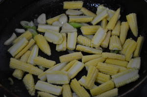 玉米笋炒虾仁的做法 步骤18