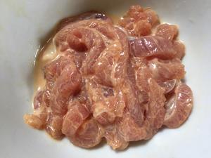 鸡枞菌炒肉丝（饭店厨师推荐的做法~）的做法 步骤2